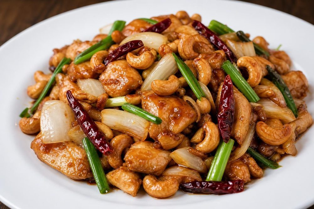 Gai Pad Met Mamuang Cashew Chicken, plated and ready to serve